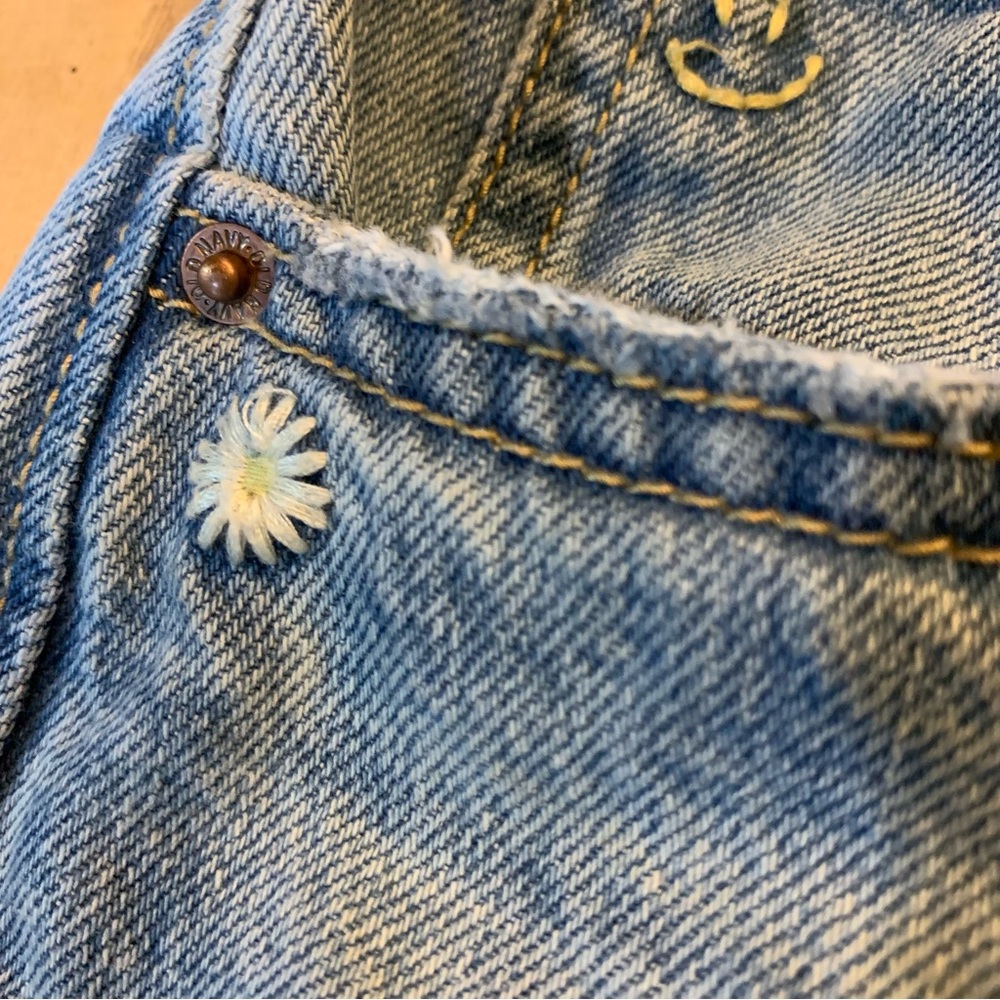 Old Navy Cut Off Shorts Happy Face Embroidered Flower Denim Girls 18 Plus - Picture 5 of 16